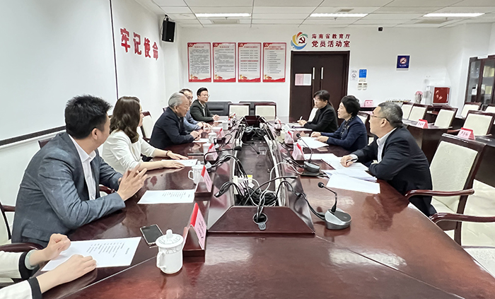 1670399532107079834.jpg 12月7日 嚴(yán)介和理事長與海南省教育廳黨委書記、廳長曹獻(xiàn)坤會談 (3).jpg