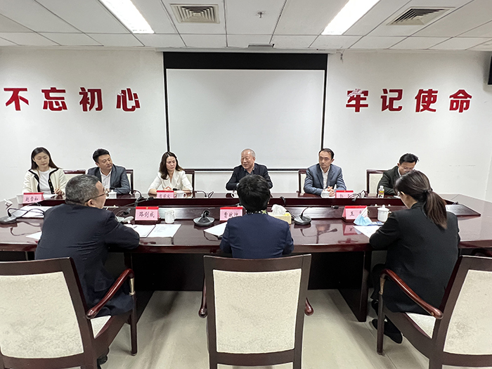 1670399545993006934.jpg 12月7日 嚴(yán)介和理事長與海南省教育廳黨委書記、廳長曹獻(xiàn)坤會談 (1).jpg