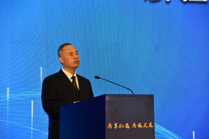 1695619222011072662.jpg 20230922嚴(yán)昊主席出席2023新疆·阿克蘇地區(qū)——上海產(chǎn)業(yè)合作對接會3.jpg