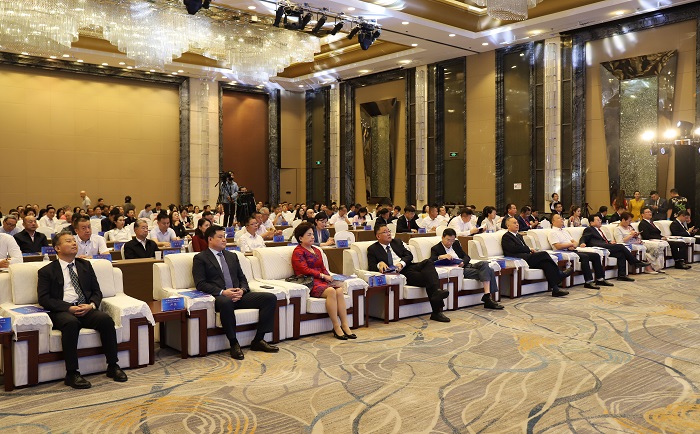 1695619273057008132.jpg 20230922嚴(yán)昊主席出席2023新疆·阿克蘇地區(qū)——上海產(chǎn)業(yè)合作對接會6.jpg