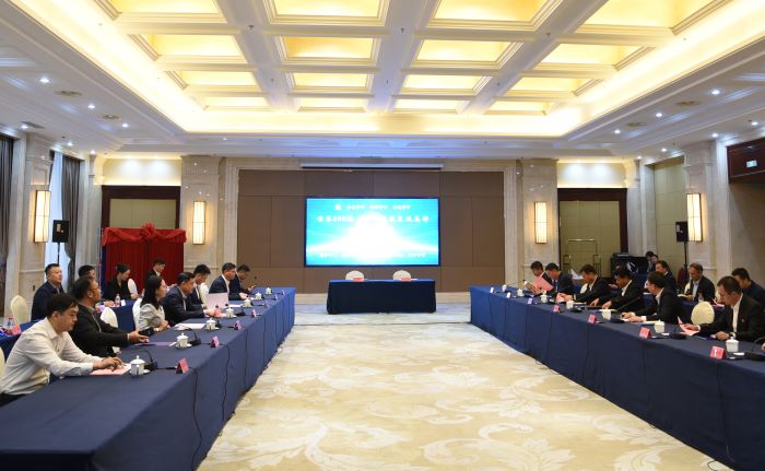 1698053169716010893.jpg 嚴昊與新疆伊犁州伊寧市簽訂戰(zhàn)略合作協(xié)議5.jpg