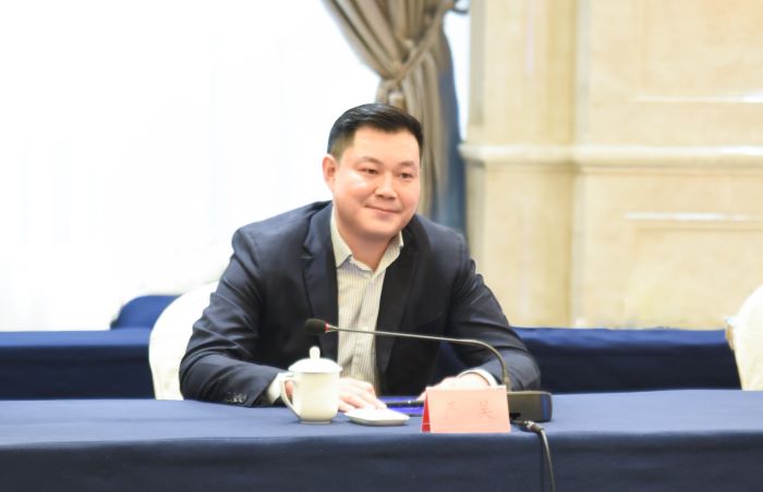 1698053183813038709.jpg 嚴昊與新疆伊犁州伊寧市簽訂戰(zhàn)略合作協(xié)議1.jpg