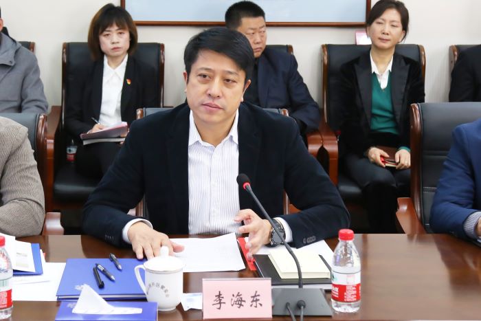 1702031436226029457.jpg 昊主席見證簽約2.jpg