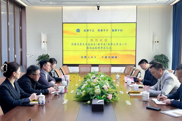 1709545603658041899.jpg 3月3日嚴(yán)昊同新疆烏魯木齊高新區(qū)(新市區(qū))委書記貴浩.jpg