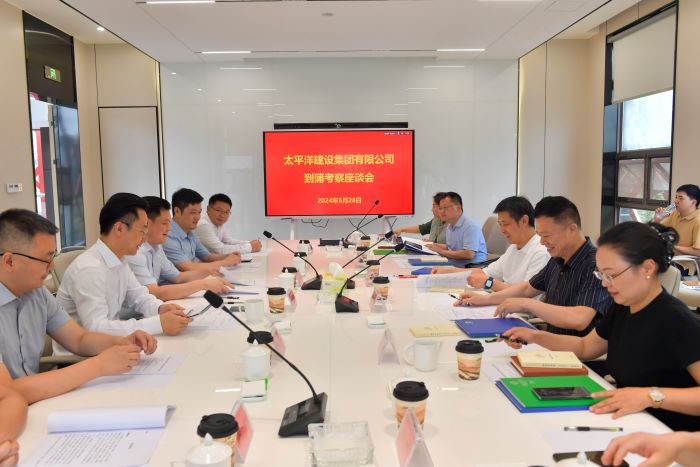 5月28日嚴(yán)昊主席率隊(duì)赴成都蒲江考察并同蒲江縣委副書記、縣長趙鋼會談.jpg