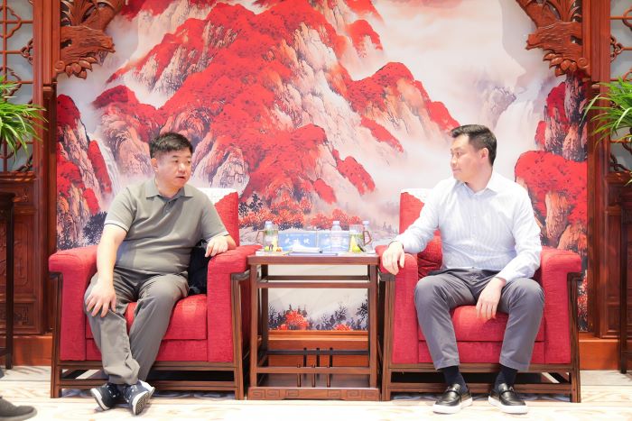 嚴(yán)昊與云南省普洱市思茅區(qū)委副書記、區(qū)長(zhǎng)武詠健會(huì)談1.jpg