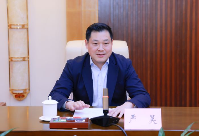 20250205嚴(yán)昊與廣西防城港市委書記黃江、市長邱明宏會談3.jpg