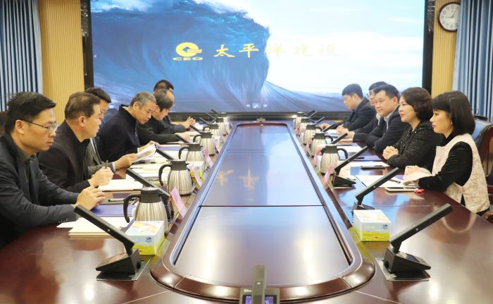 2月10日，太平洋建設(shè)董事局主席嚴(yán)昊與廣東省茂名市化州市委書記鄧澤友會(huì)談.jpg